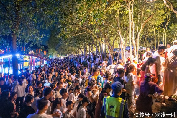 优配资 凭什么火出圈？人山人海的背后，是象山影视城夜游爆火的四大原因